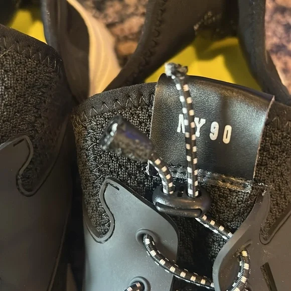 Steve Madden NY 90 black slip on sneaker very good condition size 10 women’s - Picture 13 of 14